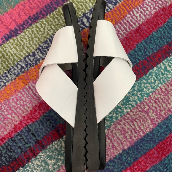 Barneys New York Sandals - Picture 3 of 4